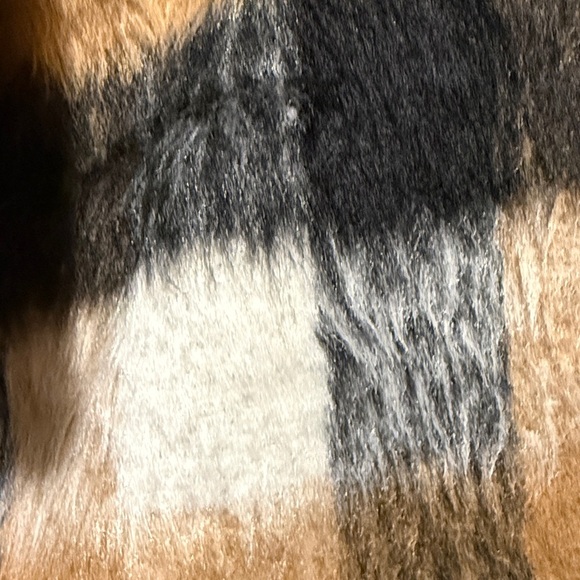 Fuzzy crop Plaid Jacket with Button Closure by Kate & Mallory women’s large - Picture 4 of 11